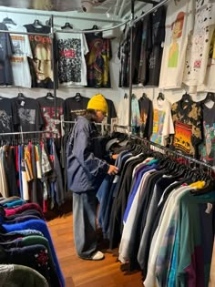 Lewis Core Aesthetic, Skate Shop Aesthetic, Street Skater Style, Thrift Shop Aesthetic, Skate Room, Skater Lifestyle, Aesthetic Hellokitty, Skater Beanie, Skater Aesthetic