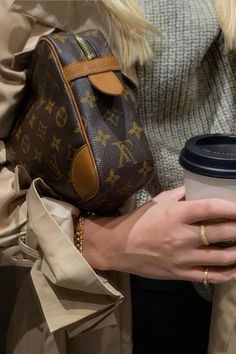 Takeaway Coffee, Louis Vuitton Travel, Louis Vuitton Purse, Vintage Louis Vuitton, Vuitton Bag, Vintage Bags, Luxury Items, Louis Vuitton Handbags