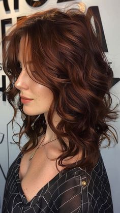 20 Auburn Hair Color Trends for 2024 That You'll Adore | Lookosm Red Hair For Deep Autumn, Soft Red Highlights In Brown Hair, Auburn Highlights Brown Hair, Auburn Highlights On Brown Hair, Deep Autumn Color Palette Hair, Dark Auburn Hair With Highlights, Deep Autumn Hair Color Ideas, Autumn Brown Hair, Dark Autumn Hair