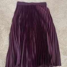 New With Tags! Size:10 Chic Pleated Skirt From H&m, Chic Pleated Skirt By H&m, Chic Pleated H&m Skirt, Chic Pleated Bottoms By H&m, Chic Pleated H&m Bottoms, H&m Pleated Flowy Skirt, Hm Skirt, Cell Phone Holster, Phone Holster