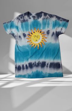 Sun Print Tshirt, Tropical Outfits, Hippie Clothing, Moon Graphic, Tie Dye Women, Friends Diy, Sun Moon Stars, Tie Gifts, Handmade Gifts For Her