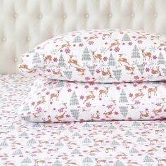 PRICES MAY VARY. 100% Cotton CONTENTS & MEASUREMENTS- Flannelg Queen sheet set includes: 1 Queen Flat Sheet 90" x 102", 1 Queen Fitted Sheet 60" x 80"+ 17", 2 Standard Pillowcases 20" x 30". Perfect for Standard sized pillows. Our premium flannel bed sheets enhance the comfort level of any bed. For the perfect fit fitted sheet will fit mattresses up to 17 Inches. WARM AND BREATHABLE: Give a warm welcome to our softest, coziest, and most gentle sheet set. Our warm 100% Turkish cotton flannel shee Pink Christmas Bedding, Christmas Bedroom Decorations, Christmas Bed Sheets, Holiday Bedding, Christmas Dorm, Flannel Bed Sheets, Christmas Sheets, Christmas Bedding Set, Gift Wishlist