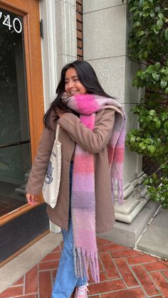 Scrafs Outfits, Colorful Winter Scarf, Pink Scarf Outfit Winter, Colourful Scarf Outfit, Faux Fur Scarf Outfit, Long Scarf Outfit, Oversized Scarf Outfit, Blue Scarf Outfit, Pink Scarf Outfit