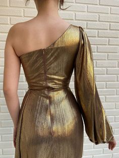 Details:-Gold colour-Shiny lacquer fabric-Waist definition with one sleeve and open skirt-For special occasions Teuta Matoshi Gown, Pakistani Fashion Party Wear, Half Sleeve Dresses, Gorgeous Gowns, Pakistani Fashion, Western Wear, Half Sleeves, Party Wear, Gold Color