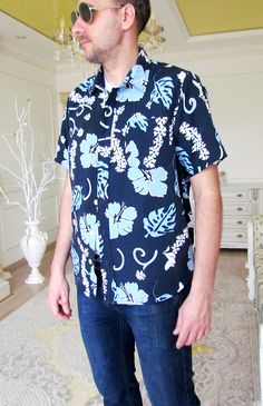 "mens Shirt blue shirt boho shirt monstera print shirt hawaiian shirts mens Hawaiian Print Hippie shirt aloha shirt plant shirt beach shirt M Please refer to photos for details of condition. Condition: very good vintage Measurements : Length: 70 cm/27.6 \" Sleeve : 23 cm/9 \" Shoulder to shoulder: 44 cm/17.3\" Bust: 105 cm/41.3\" Waist 104cm/41\" Size M note The color on the pictures may vary due to monitor settings and light reflections. Ready to ship Please do not hesitate to contact with me f Blue Printed Hawaiian Shirt With Short Sleeves, Blue Printed Hawaiian Shirt For Summer, Blue Printed Short Sleeve Hawaiian Shirt, Blue Printed Summer Hawaiian Shirt, Blue Floral Print Shirt For Beach Season, Blue Floral Print Beach Shirt, Blue Cotton Hawaiian Shirt With Hibiscus Print, Blue Hawaiian Shirt For Vacation, Blue Hawaiian Shirt With Hibiscus Print For Beach