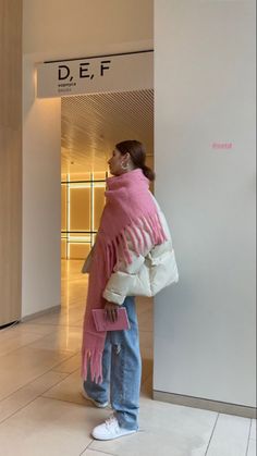 womens fashion, puffer coat, scarfs, trendy outfits, fashion outfits, cozy outfits, chic outfits Pink Scarf Outfit, Chunky Wool Scarf, European Spring, Scarf Outfit, Winter Fit, Winter Vibes, Style Watch, Mode Inspo