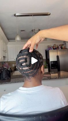 Curly Crotchet Hairstyles, Box Braids Shaved Sides, Curly Box Braids, Diy Crochet Hairstyles, Crochet Twist Hairstyles, Crochet Braids Hairstyles Curls, Braids In The Front Natural Hair, Best Crochet Hair, Short Crochet Braids