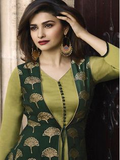 Banarsi Jacket, Jacket Kurti, Party Wear Maxi Dresses, Prachi Desai, Salwar Neck Designs, Indian Kurti Designs, Saree Kurti, Churidar Designs, Designer Kurti Patterns