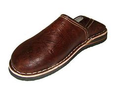 Sewn slippers, 1st quality engraved leather Brown color sizes available: 39 to 46 (choose your size before ordering) Can be used indoors and outdoors. Sewing Leather, Leather Slippers, Mens Slippers, Brown Color, Brown Leather, Shoes Mens, Men's Shoes, Slippers, Bathing Beauties