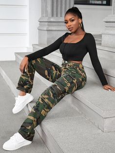 Flap Pocket Cargo Jeans, Modeling Clothes, Pant Outfits, Humble Hustle, Camouflage Outfits, Purple Camo, Style 2023, Concert Outfits, Jeans Cargo