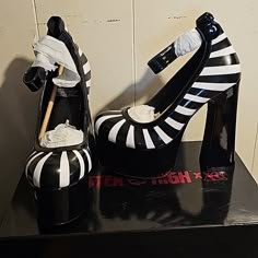 Monster High Yru Fright N/W/T Never Worn Brand New Monster High Shoes For People, Yru Shoes Monster High, Yru Monster High Shoes, Monster High Shoes Irl, Monster High Boots, Monster High Heels, Monster High Fashion, Converse Heels, Monster High Shoes