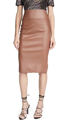 Nude Skirt, Pencil Skirt Casual, Confident Style, Leather Pencil Skirt, Pencil Skirt Black, Midi Skirt Pencil, Blue Skirt, Fall Fashion Trends, College Fashion