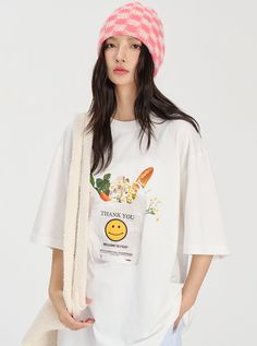 Creative Graphic Tee featuring unique and playful designs. Available in various colors including white and black, this oversized tee is perfect for casual, everyday wear. Size Chart (CM / IN) Size Length Shoulder Bust Hem Sleeve S 68 / 26.8 48.3 / 19.0 110 / 43.3 107 / 42.1 24.5 / 9.6 M 71 / 28.0 50.5 / 19.9 116 / 45.7 113 / 44.5 25.5 / 10.0 L 73 / 28.7 52 / 20.5 120 / 47.2 117 / 46.1 26 / 10.2 XL 75 / 29.5 53.5 / 21.1 124 / 48.8 121 / 47.6 26.5 / 10.4 Model Info:Height: 167 cmWeight: 40 kgWears White Cartoon Print T-shirt For Spring, Casual Crew Neck T-shirt With Cartoon Print, Casual T-shirt With Funny Print For Streetwear, Trendy Boxy Fit T-shirt For Summer, Trendy Relaxed Fit T-shirt With Cartoon Print, White T-shirt With Funny Print For Spring, Oversized Cartoon Print T-shirt For Summer, Casual Streetwear T-shirt With Funny Print, White Casual T-shirt With Cartoon Print