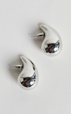 Make a statement with the Renner Earrings - Teardrop Statement Earrings in Silver. These silver earrings are the perfect addition to any outfit, whether you're going for a casual and laid-back look or getting ready for a cocktail party. The teardrop shape adds an elegant touch, while the silver color gives it a modern and chic feel. These earrings are versatile enough to be worn with your favorite jeans and t-shirt or paired with a formal dress for a night out on the town. Stand out from the cro Basic Black Dress, Neon Outfits, Bachelorette Dress, Spring Maxi Dress, Casual Earrings, Navy Bridesmaid Dresses, Earrings Teardrop, Sparkle Dress, Long Sleeve Knit Dress