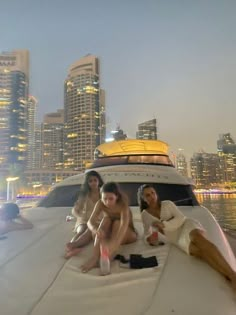 Freetime Activities, Modeling Poses, Rich Girl Aesthetic, Super Rich Kids, Rich Girl Lifestyle, Foto Tips, Rich Lifestyle, Luxury Lifestyle Dreams