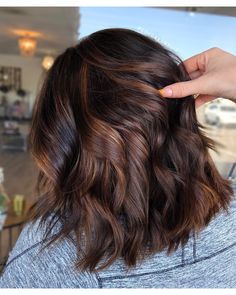 Chocolate Cake Hair, New Hair Color Trends, Brown Hair Looks, Colour Trend, Peinados Fáciles Para Cabello Corto, Ash Brown, Hair Color And Cut, Brown Hair With Highlights