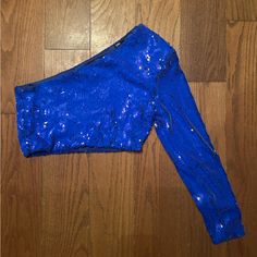 Never Worn Zara Electric Blue Sequin Top. Zara Light Blue Party Top, Blue Fitted Top For Party, Chic Blue Sequined Tops, Pink Puffy Sleeve Top, Blue Sequin Top, Satin Long Sleeve Top, Silver Crop Top, V Neck Halter Top, Puffy Sleeve Top