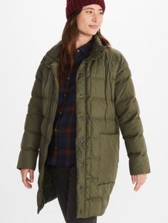 Don't feel stuck inside when the temps drop. The women's Marmot Strollbridge down coat is made with super warm 700-fill-power down  so you can still get out when the next snowstorm blows in. Quilted Long Jacket, Winter Nyc, Fancy Cocktails, Great Coat, Puffy Coat, Cocktail Attire, Winter Layering, Puffy Jacket, Quilted Coat