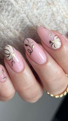 White Pumpkins Nails, Pink November Nails, Pumpkin Nails Designs, White Pumpkin Nails, Pink Pumpkin Nails, Pumpkin Nail Designs, Simple Fall Nails, November Nails