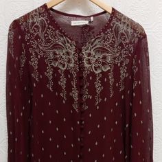 Isabel Marant Etoile Burgundy & Gold 100% Silk Button Front Long Sleeve Top Blouse Size 40 / 10 Brand: Isabel Marant Etoile Department: Women Color: Burgundy & Gold Size: 40 / 10 Style: Basic Features: Long Sleeve Theme: Classic Pattern: Floral Closure: Button Front Occasion: Casual Country/Region Of Manufacture: India Condition: Excellent Pre-Owned Condition Festive Long Sleeve Purple Top, Purple Long Sleeve Festive Blouse, Style Basic, Isabel Marant Etoile, Burgundy And Gold, Button Top, Classic Pattern, Pattern Floral, Woman Colour