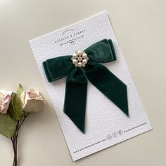 "Make a statement with our enchanting short tail green velvet hair bow, embellished with a shimmering pearl and rhinestone button. Available as a clip, bobble, or barrette, this accessory is a perfect blend of sophistication and sparkle, designed to elevate your style effortlessly. ✨ Key Features: -  Luxe Velvet : Immerse yourself in the velvety softness of our premium green velvet, creating a short tail bow that feels as luxurious as it looks. -  Pearl and Rhinestone Elegance: Adorned with a ra Tail Hair, Outdoor Wedding Inspiration, Headband Jewelry, Bow Bow, Bow Hair Clip, Velvet Shorts, Green Bows