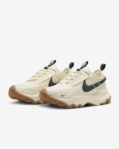 Nike TC 7900 Women's Shoes. Nike.com Comfy Nike Shoes, Tennis Shoe Aesthetic, White Sneaker Outfits Women 2024, Cool Shoes Nike, Nike Tc7900 Outfit Women, Cute Summer Outfits With Sneakers, Nike Tc 7900 Outfit, Ankle Shoes For Women, Nike Shoes Cute