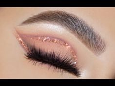 Quince Makeup With Gems, Xv Makeup, Glitter Cut Crease Makeup, Gold Eyeshadow Looks, Rosa Make-up, Maroon Eyeshadow, Gold Quinceanera