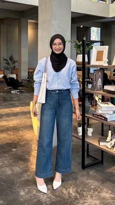 Denim Shirt Hijab Outfit, Ootd Warna Denim, Outfit Jeans Biru, Blue Jeans Outfit Hijab, Casual Hijab Outfit Jeans, Ootd Ngampus Hijab, Blue Outfit Hijab, Outfit Jeans Hijab, Jeans Hijab Outfit