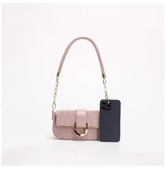 SPECIFICATIONSBrand Name: Hana LauHandbags Type: Shoulder BagsTypes of bags: Shoulder & HandbagsMain Material: PULining Material: PolyesterShape: SQUAREPlace Of Origin: GUANG DONG ProvincePlace Of Origin: GUANG DONG ProvinceOrigin: Mainland ChinaCN: GuangdongHardness: SOFTPattern Type: SolidInterior: No PocketDecoration: NONEExterior: NONEOccasion: VersatileClosure Type: haspGender: WOMENStyle: fashionModel Number: z101615Number of Handles/Straps: Single Chic Large-capacity Clutch Phone Bag, Trendy Handheld Bag With Gold-tone Hardware, Trendy Square Evening Bag With Detachable Strap, Square Baguette Evening Bag With Mobile Phone Holder, Trendy Square Evening Bag With Phone Holder, Handheld Shoulder Bag With Chain Strap For Shopping, Handheld Shoulder Bag With Chain Strap, Trendy Shoulder Bag With Gold-tone Hardware, Trendy Clutch With Mobile Phone Bag And Top Handle