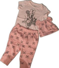 Pink Minnie Mouse Sets For Spring, Spring Pink Minnie Mouse Sets, Casual Pink Minnie Mouse Set, Cute Fitted Minnie Mouse Sets, Cute Pink Minnie Mouse Set, Spring Minnie Mouse Pink Sets, Fitted Playful Minnie Mouse Set, Playful Fitted Minnie Mouse Set, Cotton Minnie Mouse Sleepwear For Pajama Party