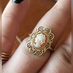 Vintage 10k Gold "Lady W/ Rollers" Cameo Ring Metal- Solid Gold Color Gold- Yellow Gold Stone- Shell Approx. Band Size- 6 1/4 Stamped/Makers Markings- 10k Pscoi (See Photos) Approx. Weight- 2.89grams Condition- Used/Vintage Has Regular Wear As It Is A Vintage Ring Price Is Firm Cameo Engagement Ring, Cameo Rings, Stamp Maker, Head Ring, Cameo Ring, Gold Stone, Ring Metal, Vintage Ring, Solid Metal