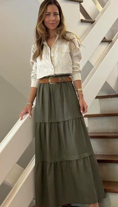 Olive Green Maxi Skirt Outfit, Full Length Skirt Outfits, Np Outfits, Green Maxi Skirt Outfit, Boho Skirt Outfit, Maxi Skirt Outfit Summer, Olive Green Outfit, Long Green Skirt