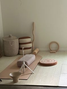 a room with various items on the floor and in front of a white wall,