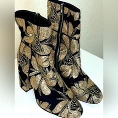 Steve Madden Black Gold Brocade Goldie Boots Steve Madden Black Gold Brocade Goldie Boots Women’s Size 7 - Used A Few Times -Size-9 M -Heel-3.5” -Height-9.25” -Fabric Upper, Fabric /Synthetic Lining -Black Fabric Steve Madden Boots With Gold Leaves Embroidered Throughout With A Block Heel. No Refunds, Returns, Exchanges Or Cancellations During Live Auctions. I Do Accept Reasonable Offers, No Low-Balling. You Can Use Affirm At Checkout, Buy Here Pay Here. Photos Of Items Will Be Taken During Ship Gold Brocade Shoes, Boots Steve Madden, Madden Boots, Steve Madden Boots, Gold Brocade, Gold Leaves, Boots Women, Shoes Heels Boots, Black Fabric