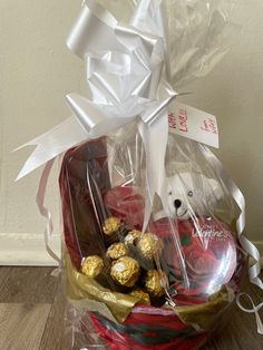 Handmade customizable  gift basket with chocolates, greeting card and teddy bear. Can be customized for any occasion Best Gift Baskets, Couple Items, Customizable Gifts, Gift Baskets, Wedding Gifts, Best Gifts, Teddy Bear, Greeting Cards, Accessory Gift