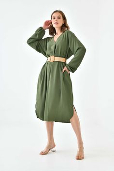 Oversized Long Sleeves V Neck Midi Dress with Matching Belt is the perfect combination of effortless style and sass, crafted from a lightweight fabric so you can stay comfortable all day long. It features a classic v-neckline, long sleeves and stylish belt detail that adds an on-trend finish to this dress.  Whether you're headed for a party or simply want to look your best, this midi dress will have you feeling confident and beautiful! SPECS: Material: Viscose Color: Khaki Fit: Relaxed Size: Oversized *Suitable for UK size 8-16 Product Highlight: ● Oversized fit with details. ● Versatile design. ● Suitable for various occasions. ● Flattering fit. ● A versatile addition to your wardrobe. 💦CARE INSTRUCTIONS: ● Check the care label for instructions. ● Pre-treat stains before washing. ● Machi Solid Color V-neck Midi Dress For Work, Oversized V-neck Midi Dress For Daywear, Flowy V-neck Midi Dress For Work, Casual V-neck Dress For Fall Workwear, Casual V-neck Dress For Work In Fall, Casual V-neck Dress For Work, Fall Season, Casual Fall V-neck Work Dress, Chic Oversized V-neck Midi Dress, Green Relaxed Fit V-neck Midi Dress