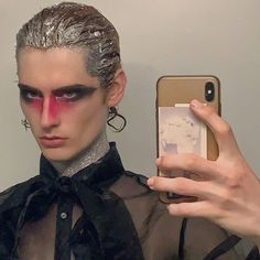 Simple Clothes, Drag Make-up, Rave Makeup, Ethereal Makeup, Male Makeup, Edgy Makeup, Women's Hairstyles, Messy Hair, Eye Makeup Art