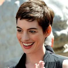 Long Bangs Pixie Cut, Anne Heche Short Hair, Rachel Mcadams Short Hair, Anne Hathaway Pixie, Pixie Cut With Highlights, Short Pixie Cuts, Ideas Haircut, Pixie Cut Styles, Thick Hair Cuts