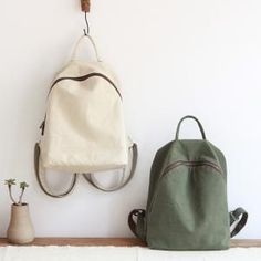 Backpack Display, Hipster Backpack, Canvas Backpack Women, Canvas Bag Design, Canvas Rucksack, Everyday Backpack, Vintage Backpacks, Bag Display, Backpack Women