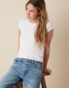 Best Fitted White Tshirt, Baby Shirts Christmas, American Eagle T Shirt Women, Casual Ribbed Cropped T-shirt For Everyday, Stretch Cropped T-shirt For Everyday, Barista Outfits, Basic White Tee, Baby Shorts, 90s Inspired