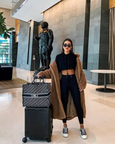 Travel Airport Outfit, Fall Airport Outfit, Comfy Airport Outfit, Fashion Travel Outfit, Airport Outfits, Casual Winter Outfits, Airport Style, Airport Outfit