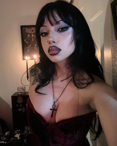 Pelo Color Vino, Maquillage Goth, Punk Makeup, Alt Makeup, Under Your Spell, Swag Makeup, Alternative Makeup, Ethereal Makeup, Makeup Tut