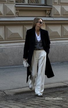 Coat Layering, Inspiration Outfit Ideas, Boyish Style, Outfit Ideas Fall, Office Casual Outfit, London Outfit, Effortless Outfit, Scandinavian Fashion, Smart Outfit