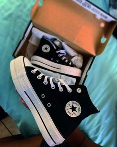 Shoes Sneakers Trendy, Converse Haute, Aesthetic Converse, Pakaian Hipster, Sneakers Trendy, Cute Converse, Converse High Top, Converse Platform