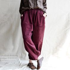 ❤These are vintage-inspired corduroy pants with fine stripes, featuring a total of four pockets. They are suitable for spring, autumn, and warm winter days, with a design inspired by a vintage painting! ❤One Size (the model is 5ft 6 tall and she is wearing one size.) Length:92 cm(33.5") Waist:66-96 cm(26"-37.8") Hips:126 cm(49.6") Front file:32 cm (12.5") Back file:40 cm(16") Thigh circumference:68cm(26.7") ❤Longer Version:  Length:99 cm(33.5") Waist:66-96 cm(26"-37.8") Hips:126 cm(49.6") Front Baggy Corduroy Bottoms With Side Pockets, Vintage Corduroy Pants With Pockets, Corduroy Pants With Side Pockets For Fall, Fall Corduroy Pants With Side Pockets, Corduroy Pants With Pockets, Corduroy Tapered Leg Pants With Pockets, Corduroy Ankle-length Pants With Pockets, Ankle-length Corduroy Pants With Pockets, Ankle-length Corduroy Pants