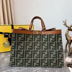 latest old flower tote bag
Eye-catching and fashionable recognition
Size: 41-16-30 Flower Tote Bag, Flower Tote, Lv Purse, Fendi Peekaboo, Lv Shoes, Medium Handbags, Mini Bucket Bags, Lv Belt, Lv Handbags