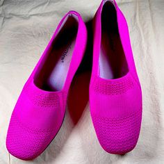 Beautiful So Comfortable Slip On Flats. Size 7.5 Casual Pink Heels Medium Width, Casual Pink Medium Width Heels, Pink Slip-on Heels, Country View, Slip On Flats, Shoes Brand, Shoes Color, On Shoes, Shoe Brands