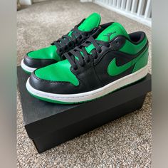 Elevate Your Sneaker Game With These Nike Air Jordan 1 Low Lucky Green Trainers. The Shoes Boast A Sleek Design And Are Made Of High-Quality Leather, Ensuring Both Style And Durability. Men’s Size 8.5 Women’s Size 10 The Lucky Green Colourway Adds A Unique Touch To These Air Jordan 1 Low Sneakers, Making Them Perfect For Both Casual Wear And Basketball Games. The Shoes Are Part Of The Jordan 1 Low Product Line And Feature A Comfortable Fit That Will Keep You Going All Day Long. Don't Miss Out On Jordan Low, Green Trainers, Nike Air Jordan 1 Low, Lucky Green, Sneaker Games, Basketball Games, Nike Air Jordan 1, Air Jordan 1 Low, Jordan 1 Low