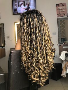 Heavy Blonde Highlights, 3b Curly Hair, Curly Highlights, Curly Hair Braids, Blonde Bob Hairstyles