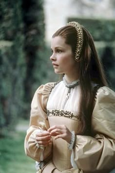 size: 36x24in Photo: ANNA OF THE THOUSAND DAYS, 1969 directed by CHARLES JARROTT Genevieve Bujold (photo) : Artists Midcentury Medieval, Anne Of The Thousand Days, Princess Leia Hair, Tudor Fashion, Tudor Costumes, Medieval Aesthetic, Tudor Era, Dress Couture, History Fashion